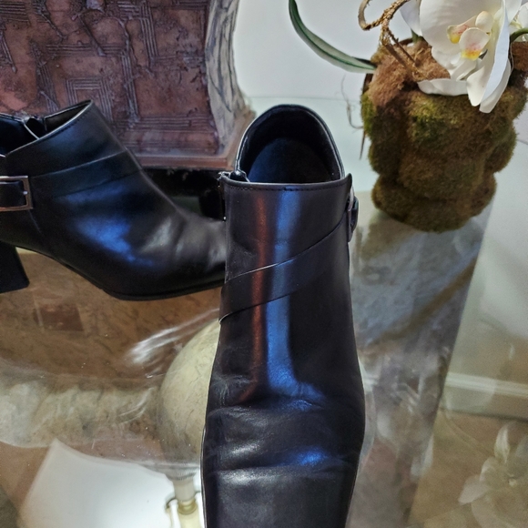 Enzo Angiolini Leather Bootie - Picture 6 of 8
